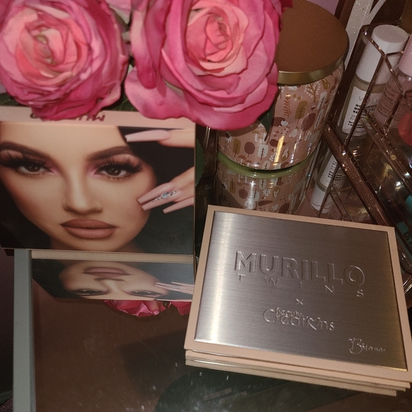 Murillo twins 12 color Makeup Pallet - Picture 2 of 4